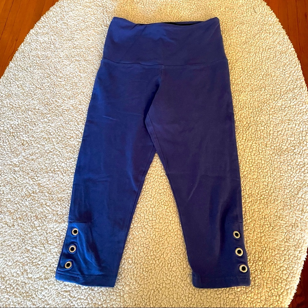 Svelte, Grommet Capri, Body Shaping Crop Leggings. Blue Small.